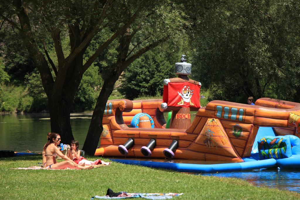 La Guingueta D'Aneu Bungalows Nou Camping מראה חיצוני תמונה