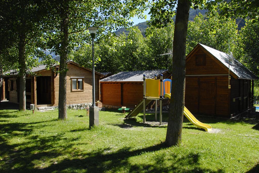 La Guingueta D'Aneu Bungalows Nou Camping מראה חיצוני תמונה