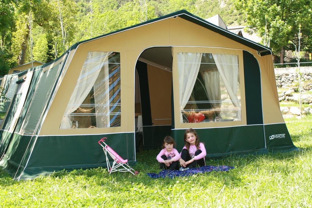 La Guingueta D'Aneu Bungalows Nou Camping מראה חיצוני תמונה