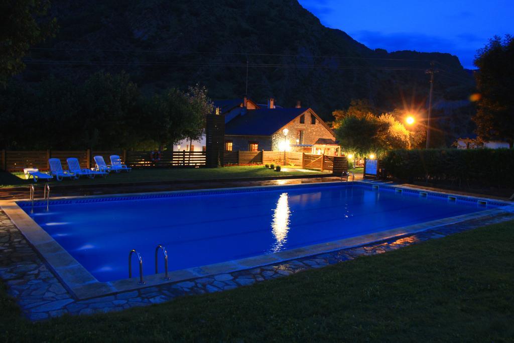 La Guingueta D'Aneu Bungalows Nou Camping מראה חיצוני תמונה