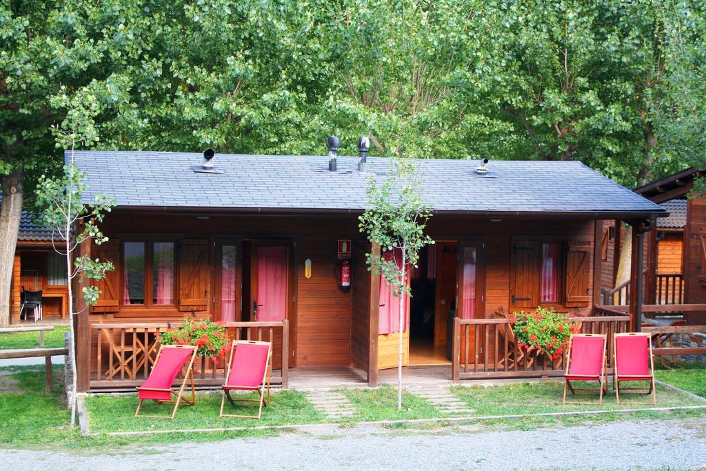La Guingueta D'Aneu Bungalows Nou Camping מראה חיצוני תמונה